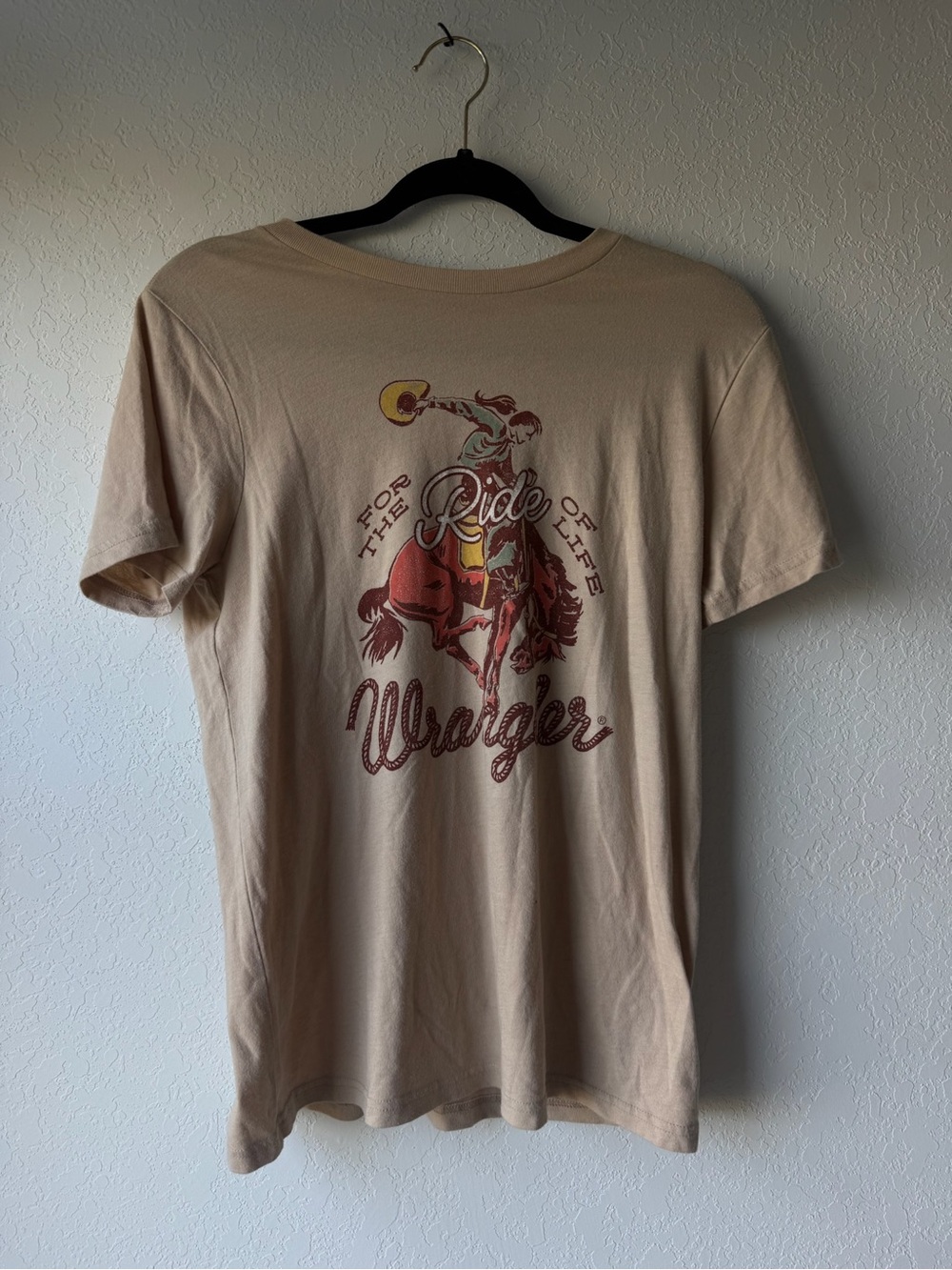 Wrangler Beige Graphic Tee with Red and Yellow Rodeo Print